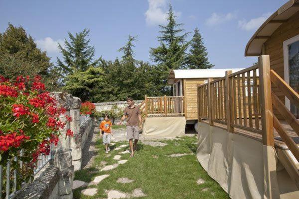 Les Roulottes De Cuzay Villa Roiffe Exterior photo